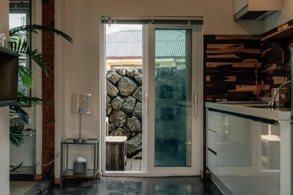 Jeju Dokchae Pension Doldam House Batdam Branch 0*,